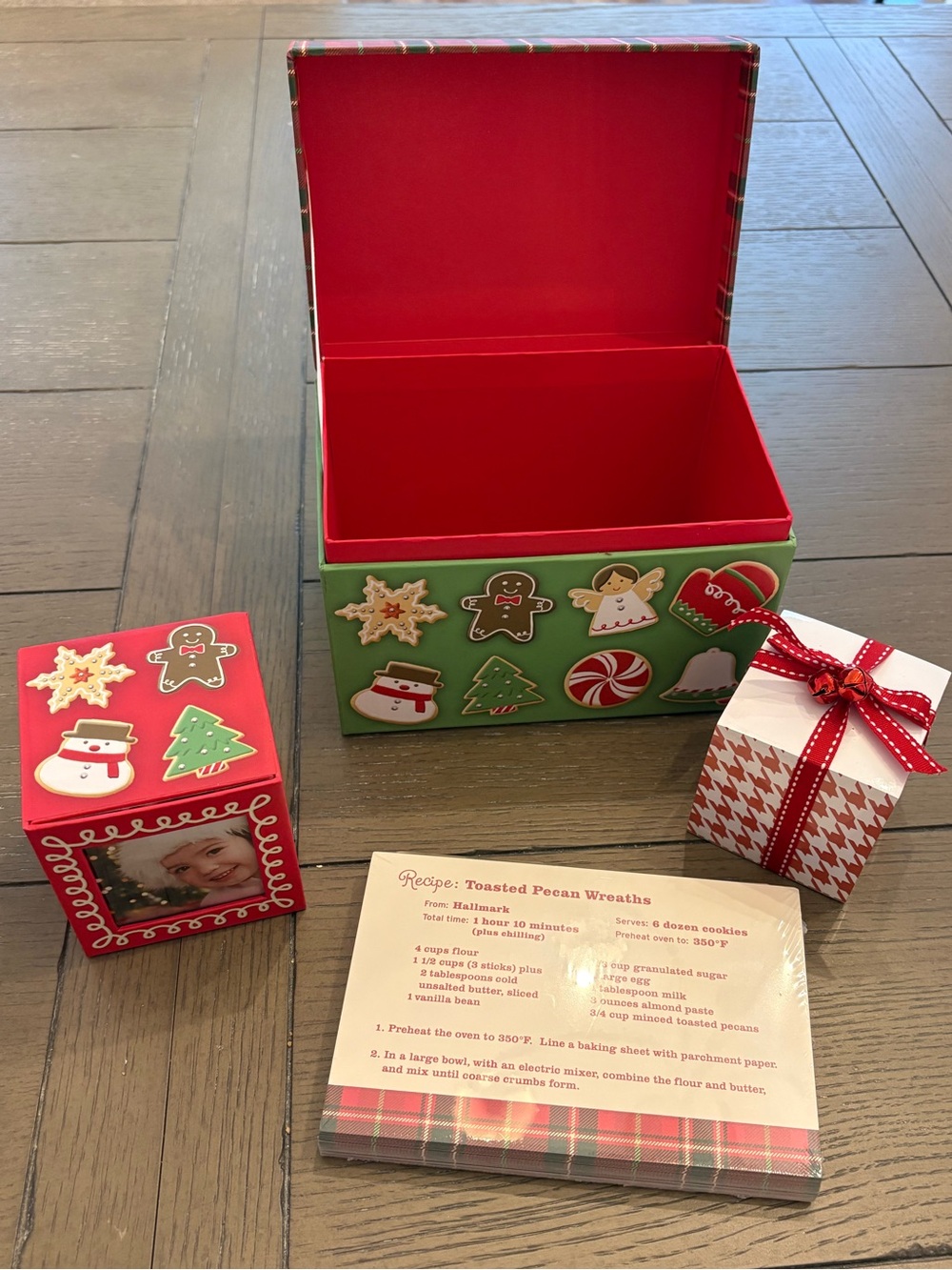 Hallmark Holiday Decorative Recipe Box Gift Set - Red and Green